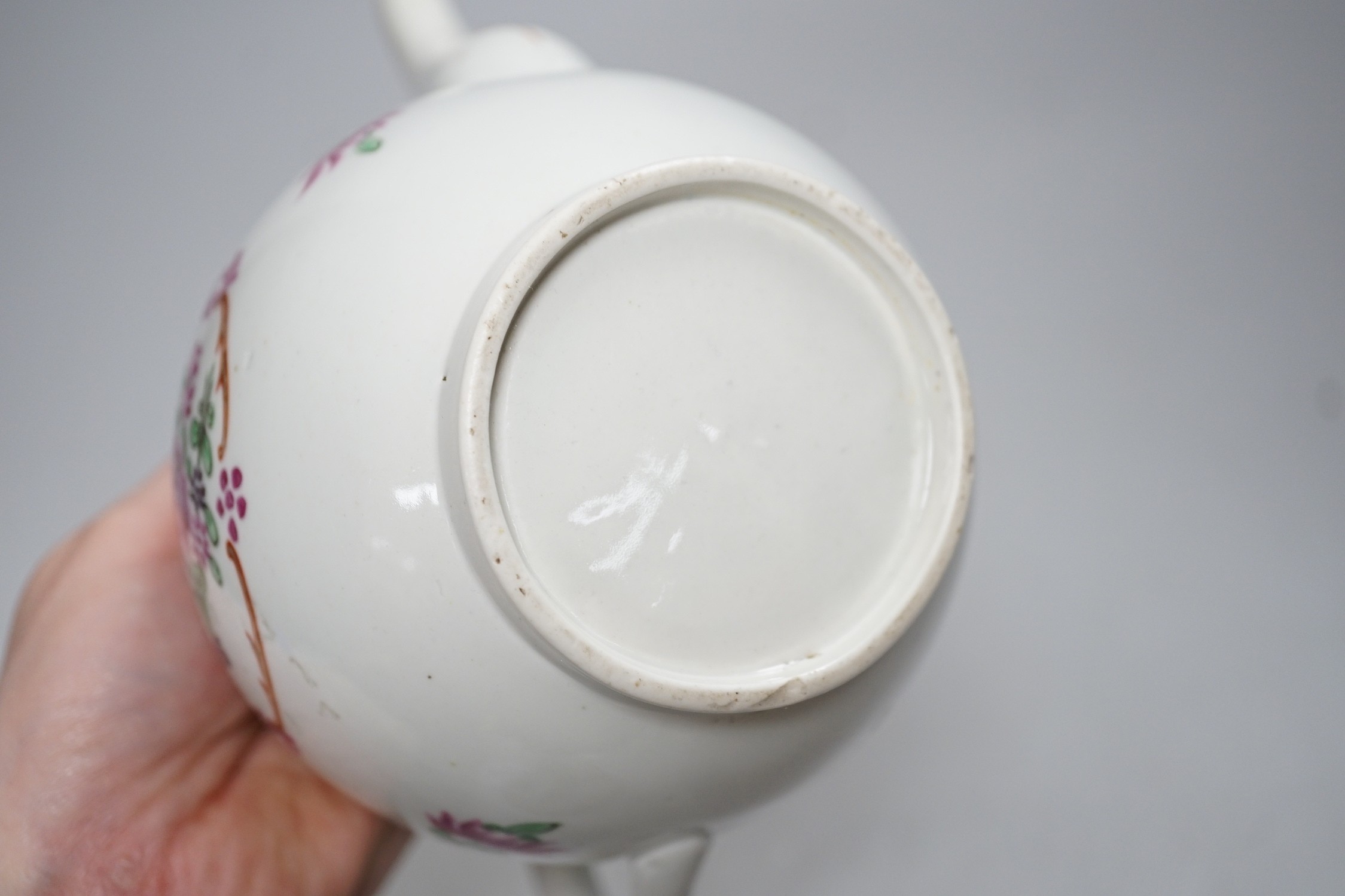 An 18th century Worcester teapot and cover painted in Chinese export style with flowers in an oval panel. 16cm tall